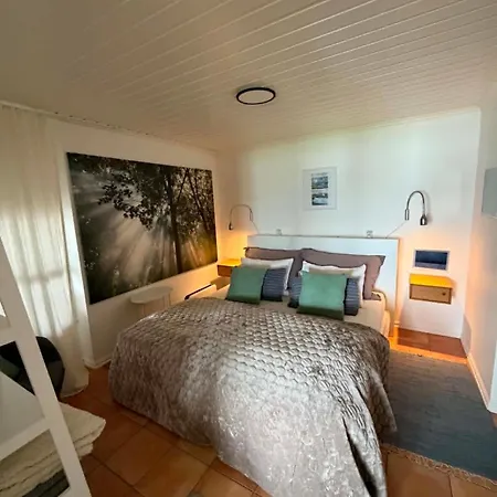 Island Seafront Garden Apartment *