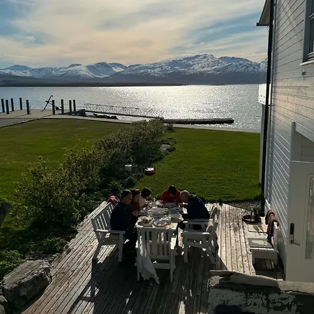 Island Seafront Garden Tromsø
