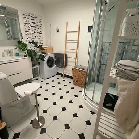 Island Seafront Garden Apartment Tromsø