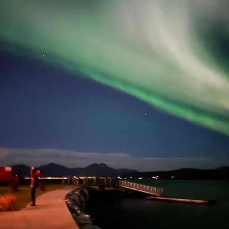 Island Seafront Garden Apartment Tromsø